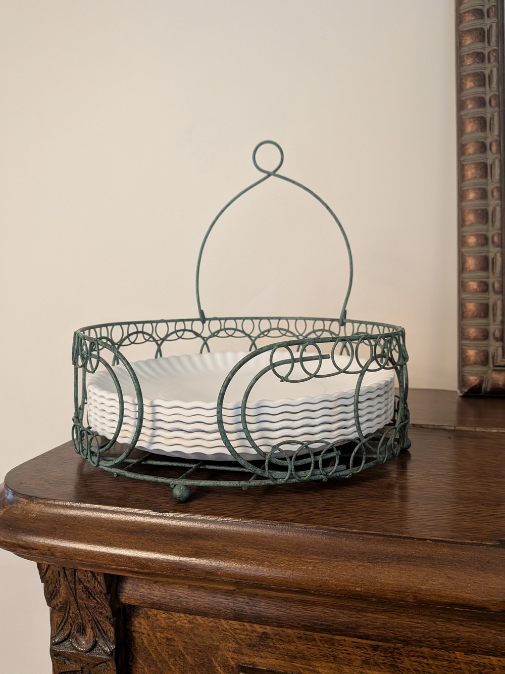Rustic Green Distressed Wire Plate Caddy Holder
